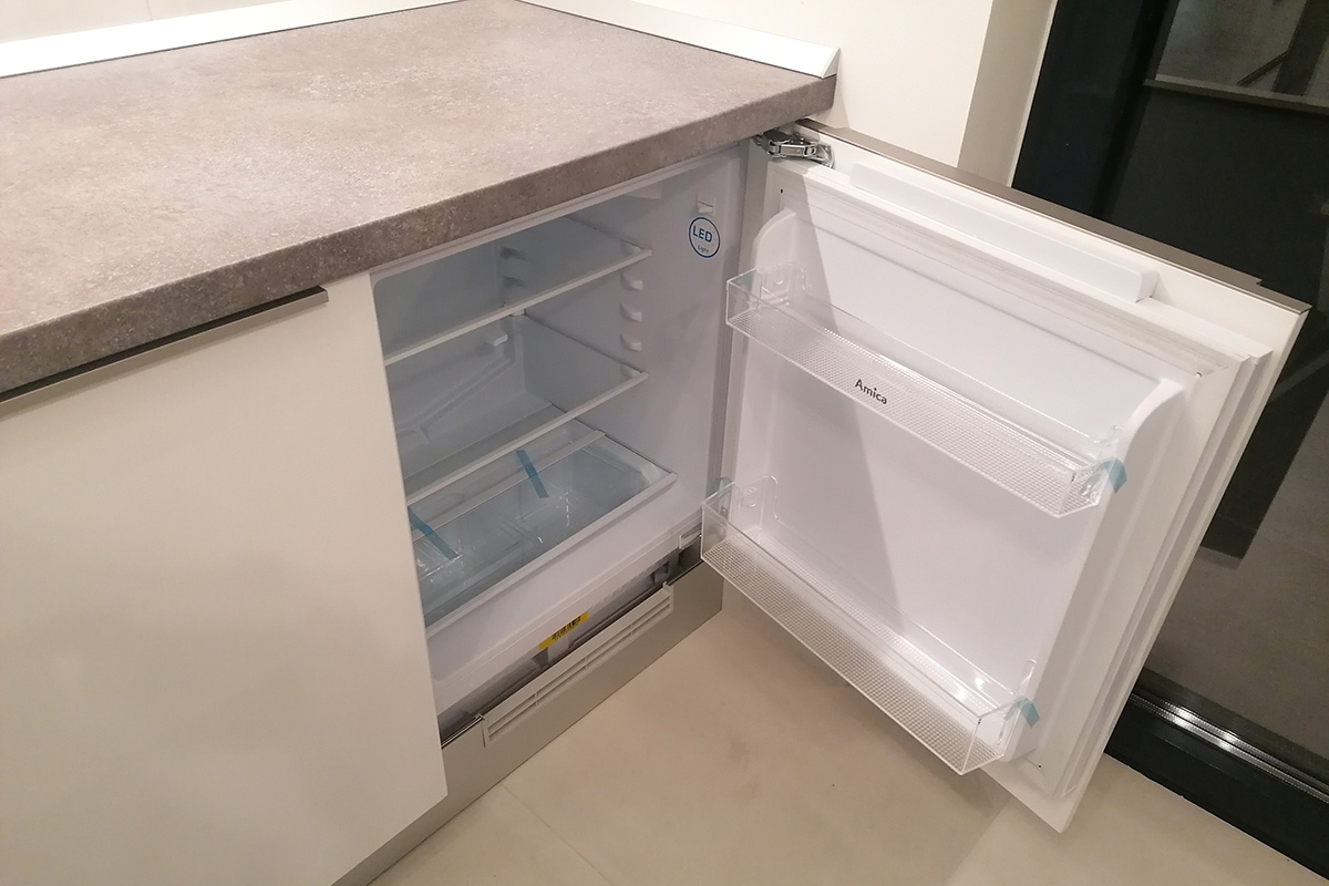 Kuhinje po meri - Gramšijeva - ugradni frižider
