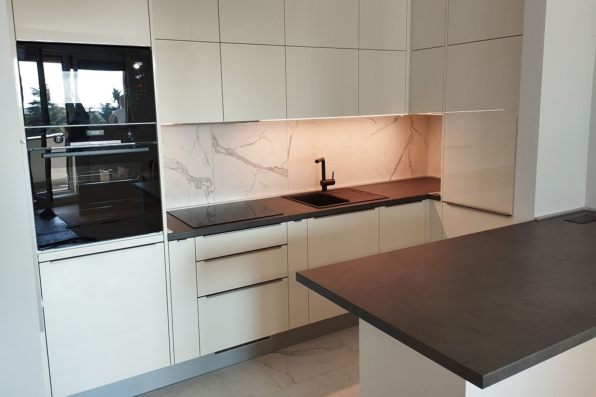 Kuhinja po meri na Zvezdari ulica Mirka Sandića